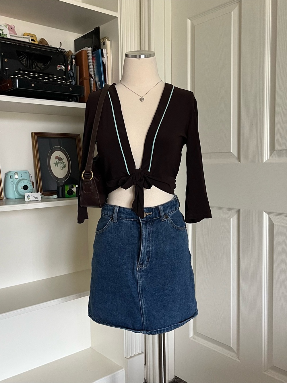 2000s Brown & blue tie front top with 3/4 sleeves and V-neckline